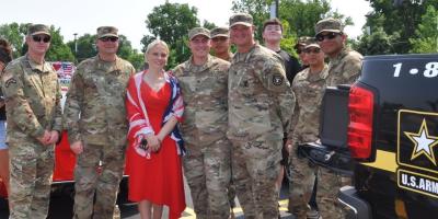 Rep. Spartz with members of the U.S. Army