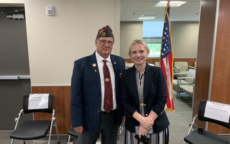 Rep. Spartz poses for photo with Indiana VFW Commander David Capshaw