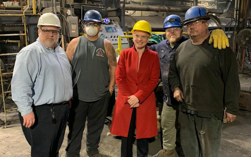 Rep. Spartz with employees at Atlas Foundry