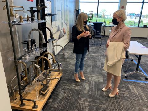 Rep. Spartz speaks with an employee about Delta Faucet Company’s different faucet designs.
